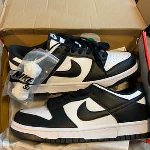 Nike Panda 🐼 Dunk low (brand new) Mens 9.5, W 11
